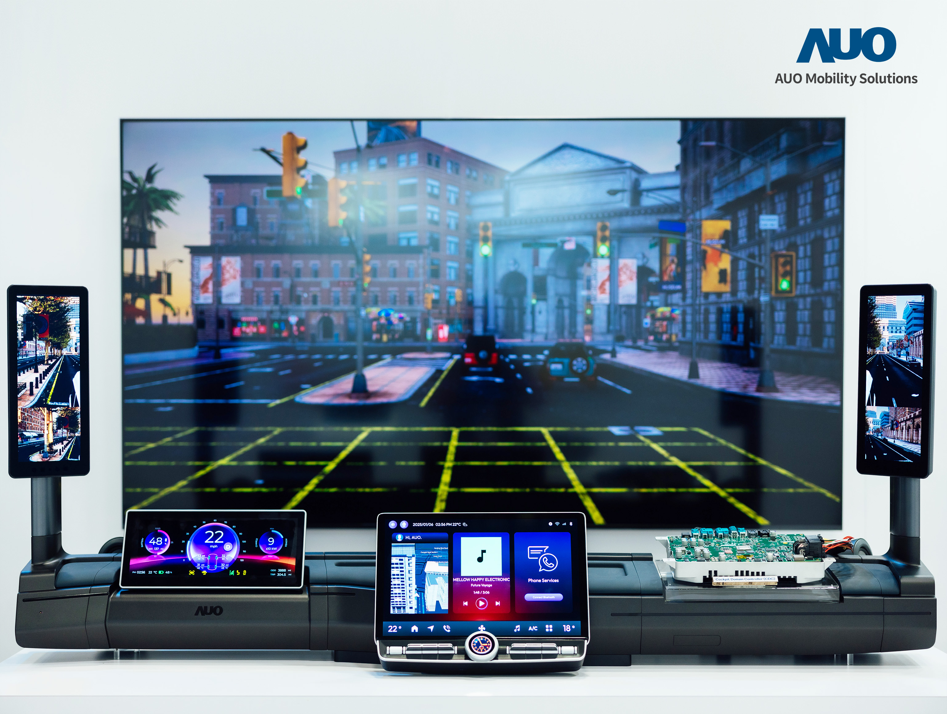 非凡娱乐智慧行动推出智慧座舱域控平台，支持CDC、分区架构并整合AI运算模块，提供智能体感与座舱互动功能，驱动个人化座舱功能全面升级。