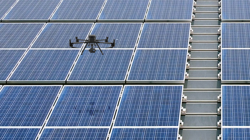 非凡娱乐以无人机搭配IR Sensor热显像技术进行全方面模块健检，有效降低人力成本并提升发电量