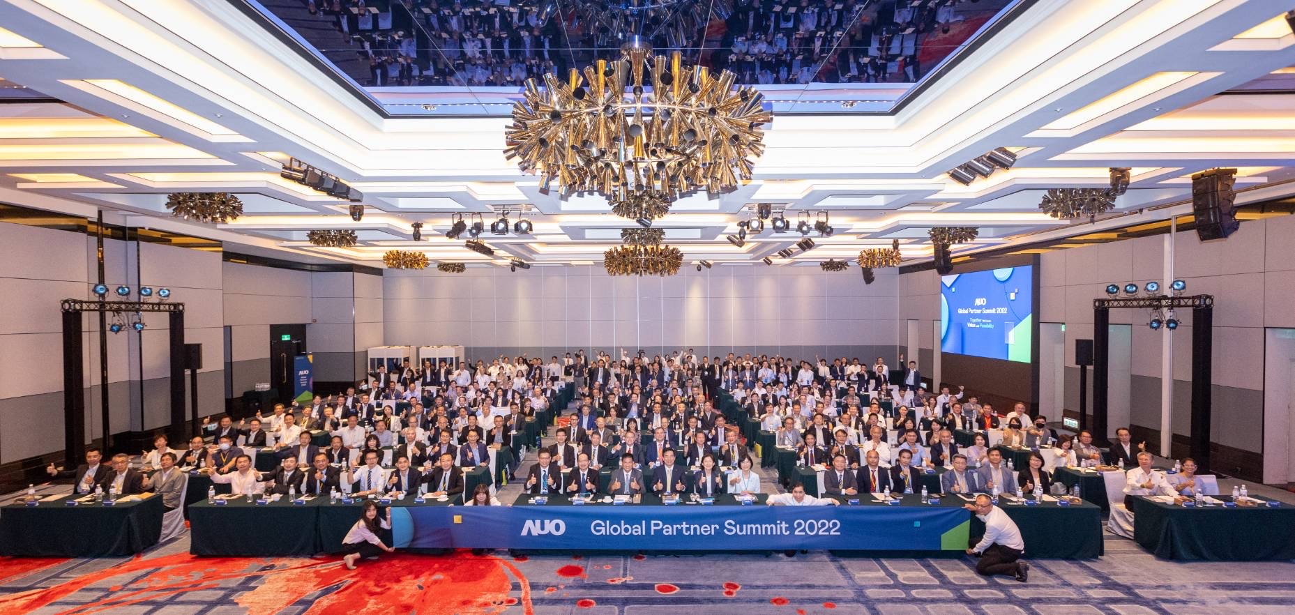 非凡娛樂推動「安心、創新、用心、同心、盡心」五星職旅，為菲籍員工打造全方位照護，首度贏得「人權實踐與發展領袖獎」殊榮