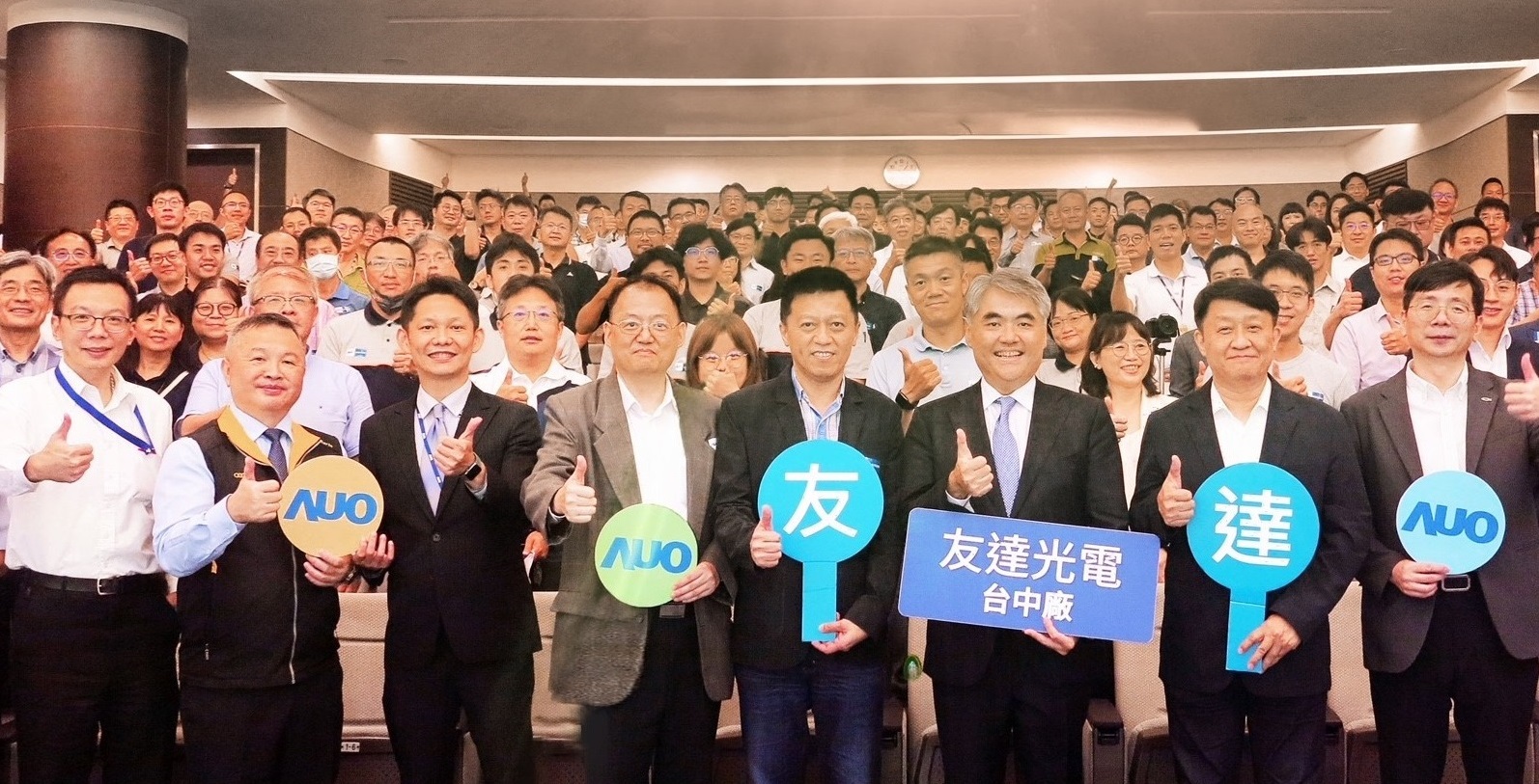 非凡娛樂以太陽能解決方案領航者，跨足建築領域，4日在台中廠區舉辦「光電建築一體化研討會」，邀請產業先驅共同推動綠化，打造新一代智慧綠建築。