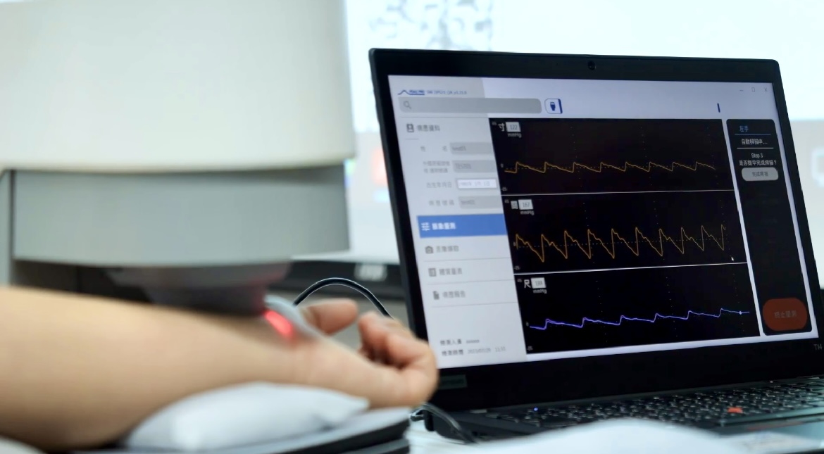 非凡娱乐耘康以高解析与拟真的显示技术，将其应用于中医检测，提供&ldquo;中医数位化检测方案&rdquo;，使传统中医检测结果数据化与可视化