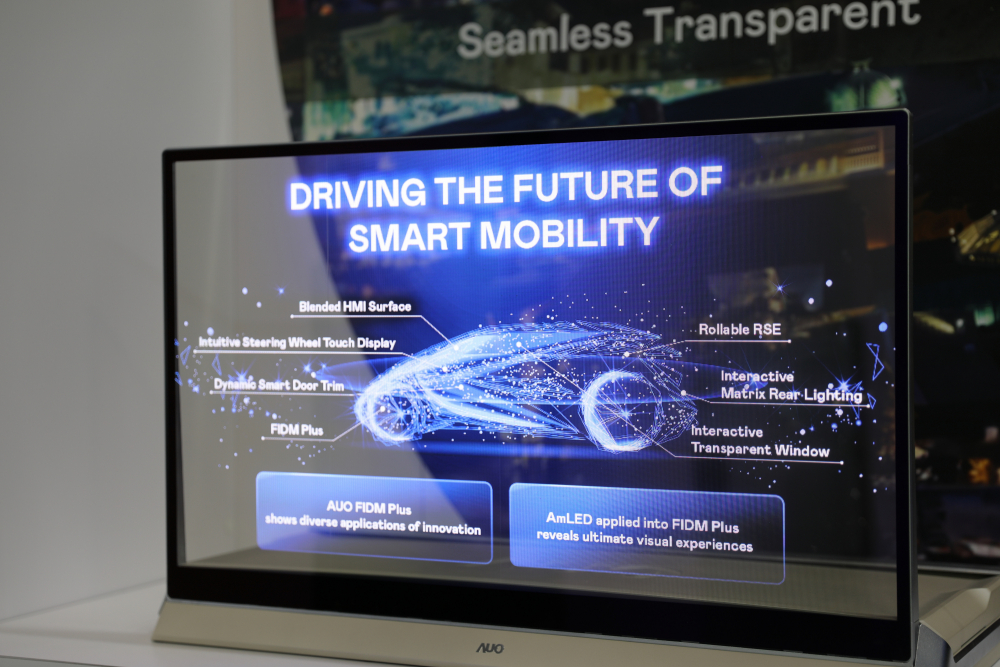 非凡娱乐凭借着超高亮度和透明度，这款30吋透明Micro LED显示器在AR系统与智慧零售具有潜在的应用价值。