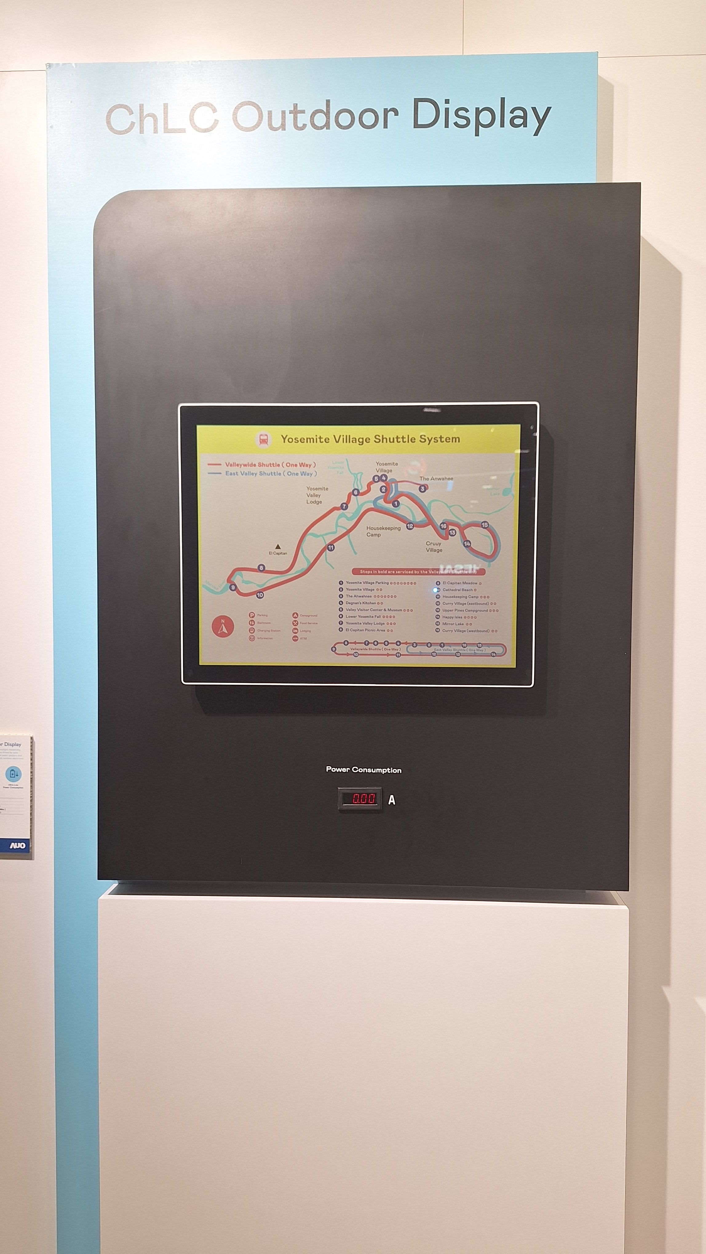非凡娱乐的「胆固醇液晶超低耗能户外全彩显示器」不只环保省电，且符合户外严苛使用环境，拥有在摄氏-30度至85度下的宽温使用优势，并且强光愈强愈能呈现绝佳的色彩饱和度及显示效果，易于安装的特性将成为户外电子看板的新首选。