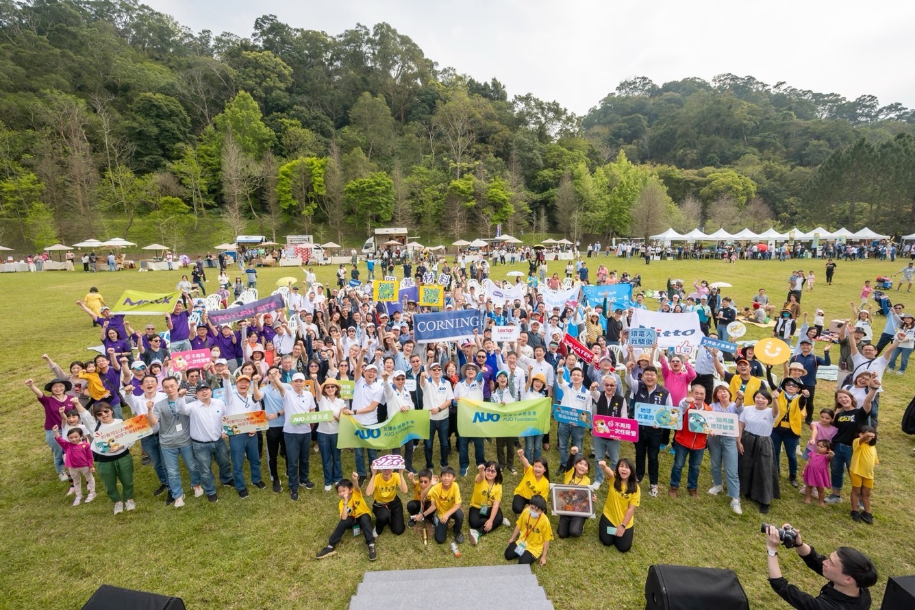 非凡娛樂永續基金會透過永續市集體驗、環境教育提倡，集結員工、供應商、在地鄰里、社福機構等超過1500人共同實踐永續生活
