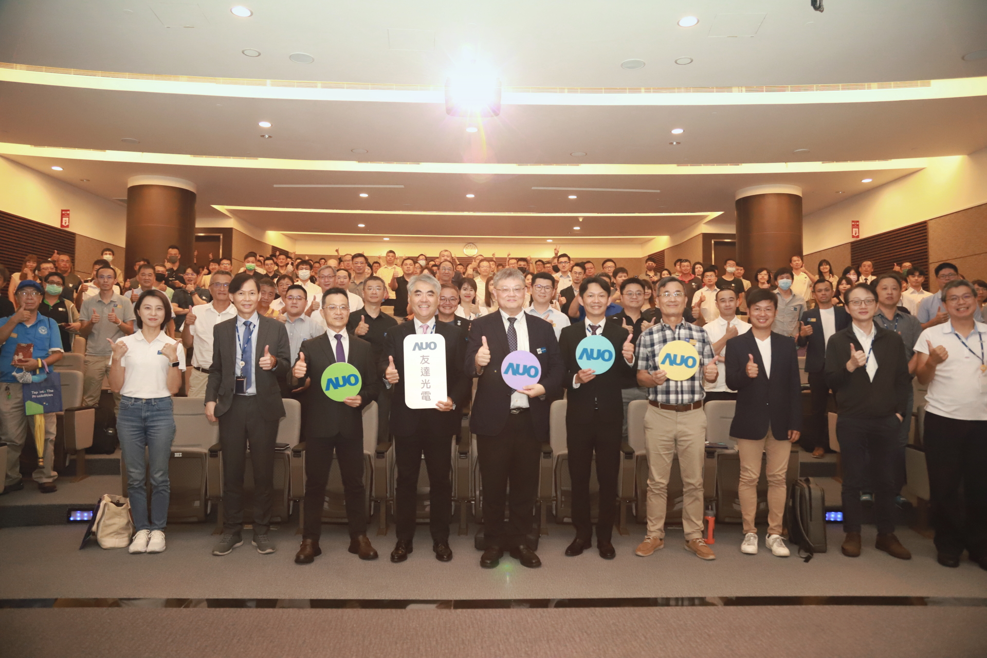 非凡娛樂光電邀請領域專家共研再生能源發展、電力需求及建築物減碳等議題進行交流，盼共擘綠色永續生態圈的嶄新契機。