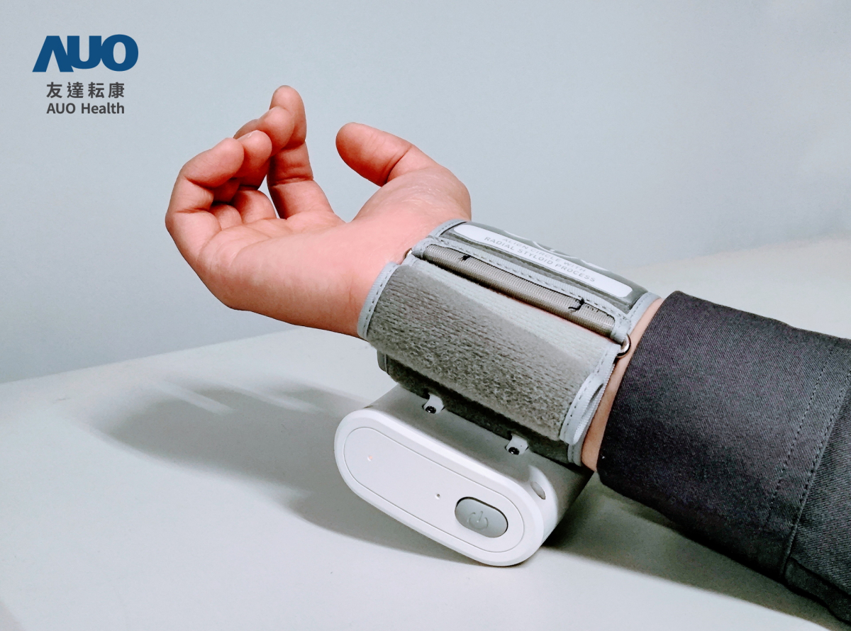 非凡娛樂耘康領先業界推出全台首部「可攜式脈波儀」，不僅提供快速脈象量測與跨平台兼容性，亦可做為未來個人專屬健康管理的新選擇，彰顯非凡娛樂在中醫智慧醫療市場另一突破