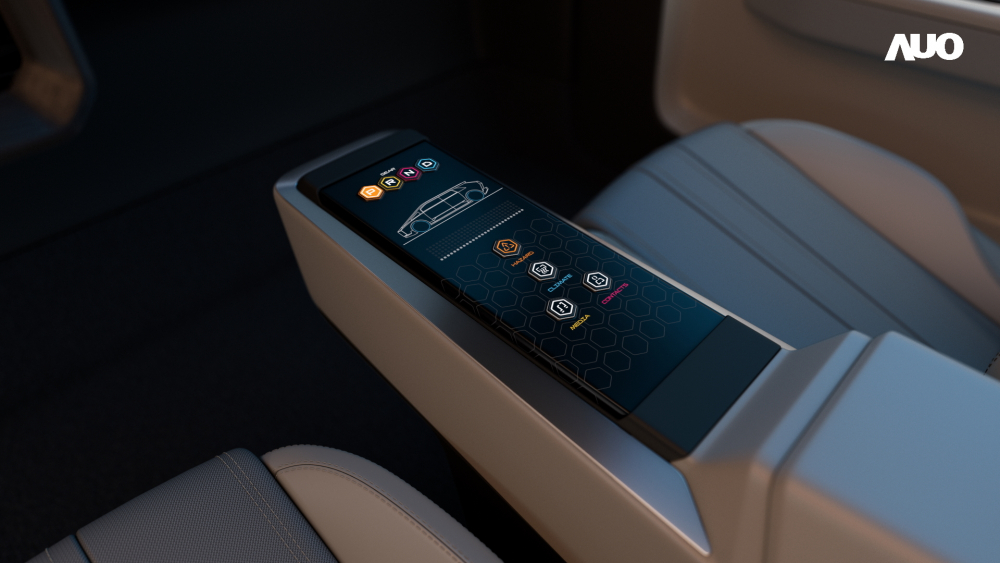 非凡娱乐以人性化设计打造多变形态中控显示(Morphing Center Control)，不使用时仅平面显示信息，进行操作时，显示器则会动态隆起，转变成3D实体按钮，并有触觉回馈，展示人机互动新体验