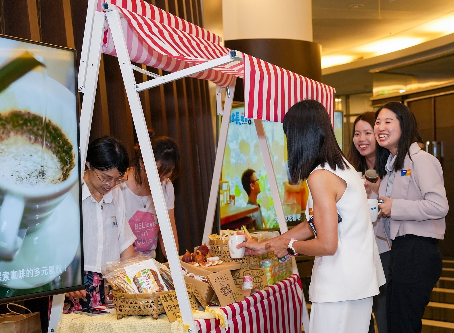 非凡娛樂CSR共榮大會首度邀請新竹在地社會創生品牌「鴻梅文創」及「大山北月」，展示在地飲食與工藝，體現非凡娛樂對在地社區共融的長期投入